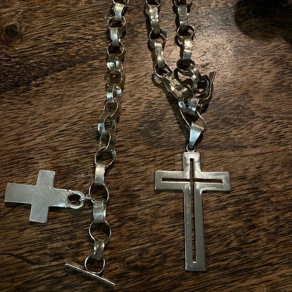 Sterling silver cross pendant (no chain) - Picture 16 of 17